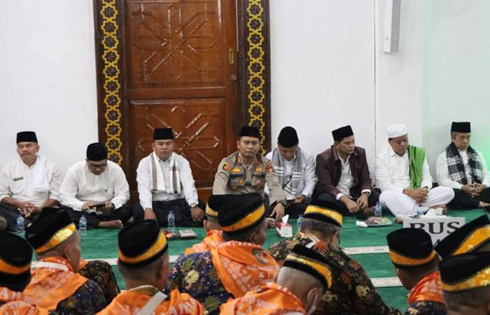Kapolres dan Forkopimda Lepas Jamaah Calon Haji Kuansing