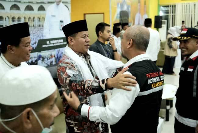 Bupati Suhardiman Amby Sambut Kedatangan Jemaah Haji Asal Kuansing